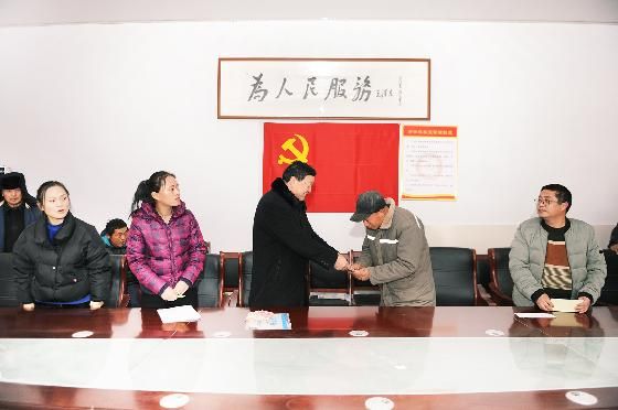 這個冬天不太冷——河南礦山12萬元精準扶貧暖人心！