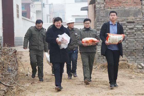 春節慰問 精準扶貧——河南礦山幫扶小組慰問貧困戶